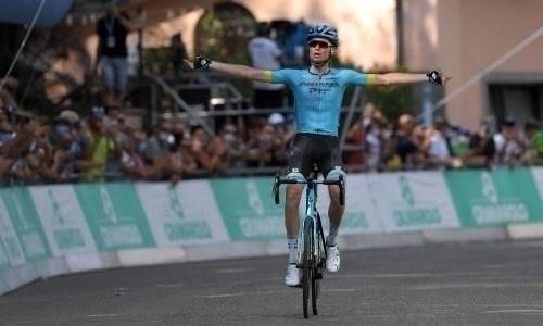 Гонщик «Астаны» сохранил место в топ-10 генеральной квалификации «Джиро д’Италия» после четвертого этапа