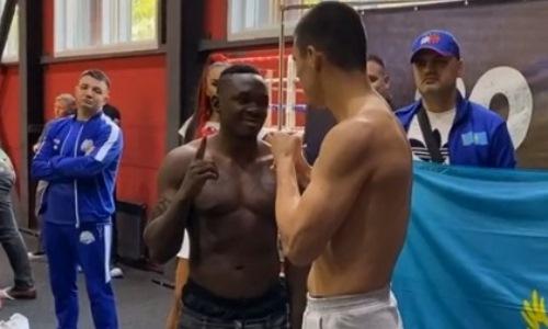 Казахстанские боксеры прошли взвешивание и встретились лицом к лицу с соперниками перед боями в России. Видео