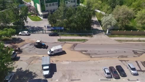 Авария на водопроводе в Караганде: улица Газалиева опять плывёт