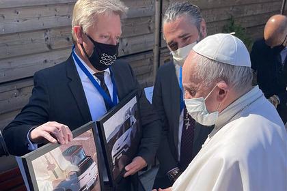 Для папы римского изготовят экологичный папамобиль за три миллиона рублей