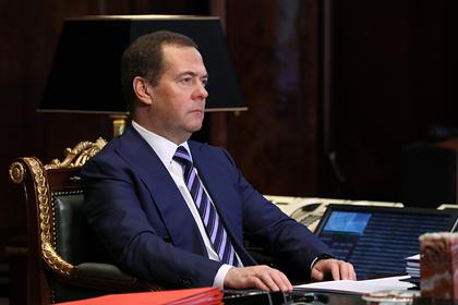 Медведев объяснил свои слова об обязательной вакцинации