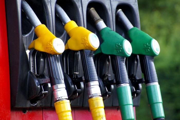 Розничные сети АЗС снизили цены на бензины