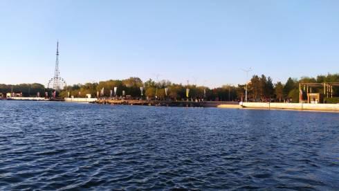 В Караганде ещё запрещено купаться в озере Центрального парка