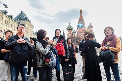 Путин подписал закон о выдаче полугодовых виз всем иностранным туристам