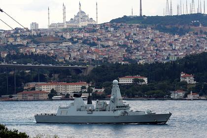 ФСБ сообщила о выдворении британского эсминца из территориальных вод России