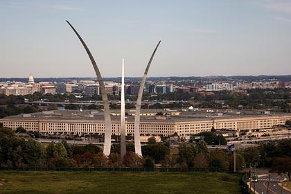 Исследовавший НЛО экс-чиновник пожаловался на угрозы Пентагона