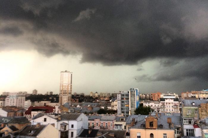 На Киев надвигается непогода. Как себя вести при грозе и сильном ветре