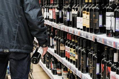 В России предложили ввести норму покупки алкоголя в одни руки