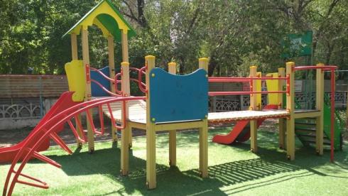 Женис Касымбек поручил проверить все детские площадки во дворах домов