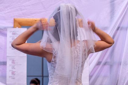 Свекровь без разрешения купила кольцо невесте и разозлила пользователей сети