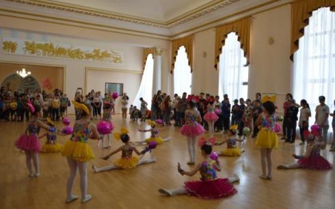 День защиты детей во Дворце горняков: подвижные игры и музыкальные выступления
