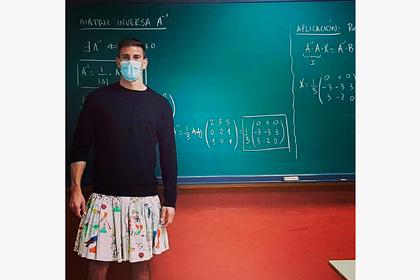Учителя-мужчины по всей Испании начали ходить на работу в юбках