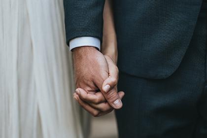 Мужчина женился на сестре внезапно умершей в тот же день невесты