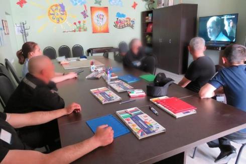 Занятия по арт-терапии для осужденных устроили в Карагандинской области