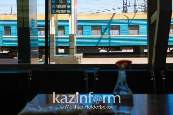 Сколько поездов приостановили в Казахстане из-за пандемии