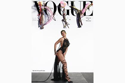 Рианна попала на обложку Vogue в полупрозрачном платье