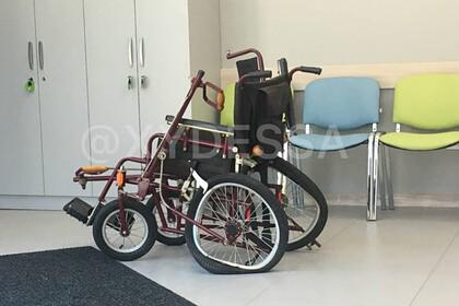 Аппарат МРТ засосал инвалидную коляску с пациенткой и травмировал женщину