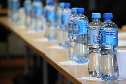 Онищенко призвал отказаться от пластиковых бутылок для воды и пива