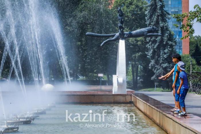 Работа фонтанов ограничиваются в Алматы: причину назвал Жандарбек Бекшин