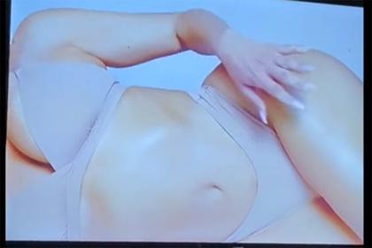 Зрители заметили нелепый фотошоп в новой рекламе с Ким Кардашьян