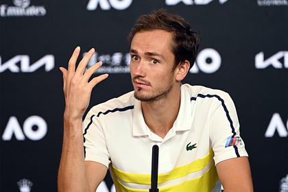 Теннисист Медведев объяснил поражение в четвертьфинале «Ролан Гаррос»