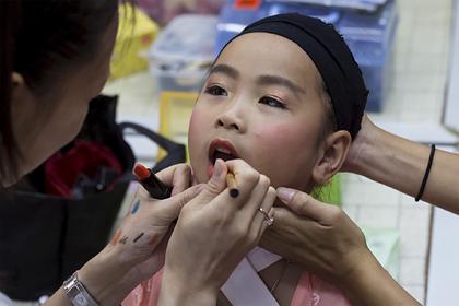 Детский макияж стал трендом в Китае из-за желания родителей прославиться
