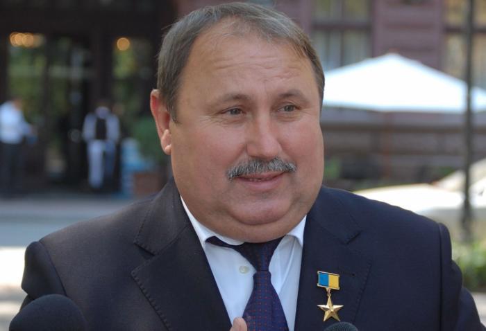 Суд оправдал за взятку экс-губернатора Романчука, у которого нашли золотые слитки и подземные ходы под домом