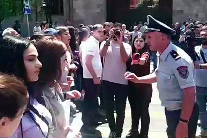 Полиция разогнала акцию против Пашиняна в центре Еревана