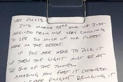Пилот обнаружил пугающую записку от коллеги внутри самолета