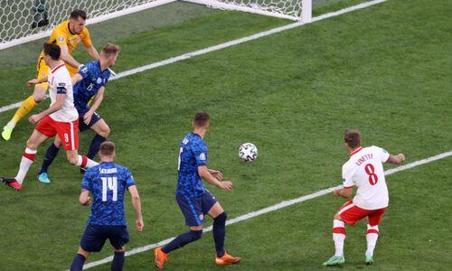 Польша сенсационно проиграла Словакии в матче с автоголом и удалением на старте ЕВРО-2020