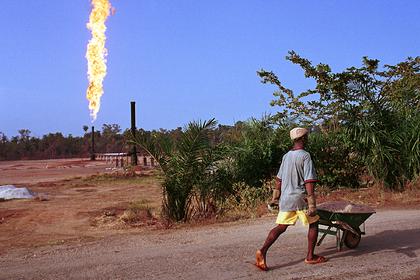 Нефтяных магнатов попросили сократить выбросы в Африке