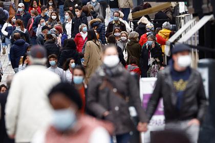 Французам разрешат снять маски на улице