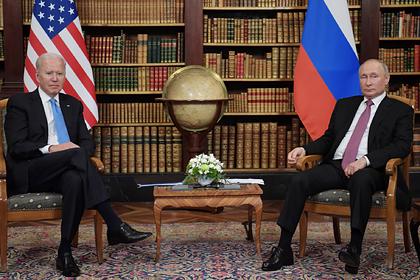 Эксперт сравнила позы Путина и Байдена в начале встречи