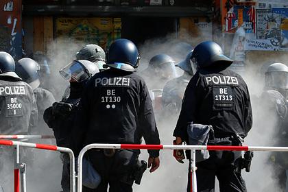 Десятки полицейских пострадали после столкновений с левыми радикалами в Берлине