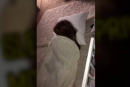 Женщина придумала оригинальный способ уложить спать сына и прославилась в сети