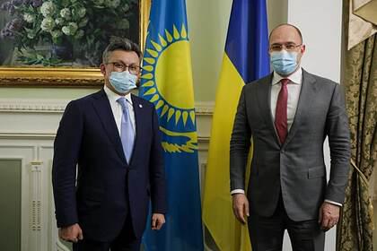 Украина захотела бесплатно получить от Казахстана вакцину против коронавируса