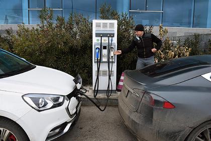 Развитие электромобилей в России подорожало в два раза