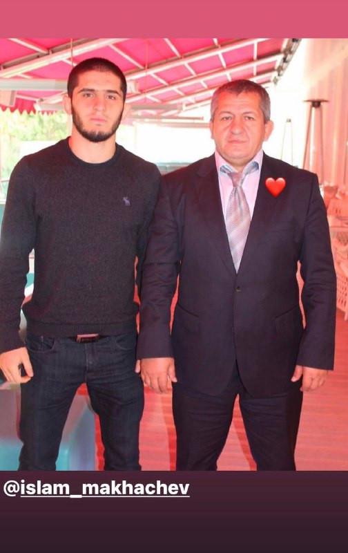 Хабиб Нурмагомедов показал фото отца с Исламом Махачевым