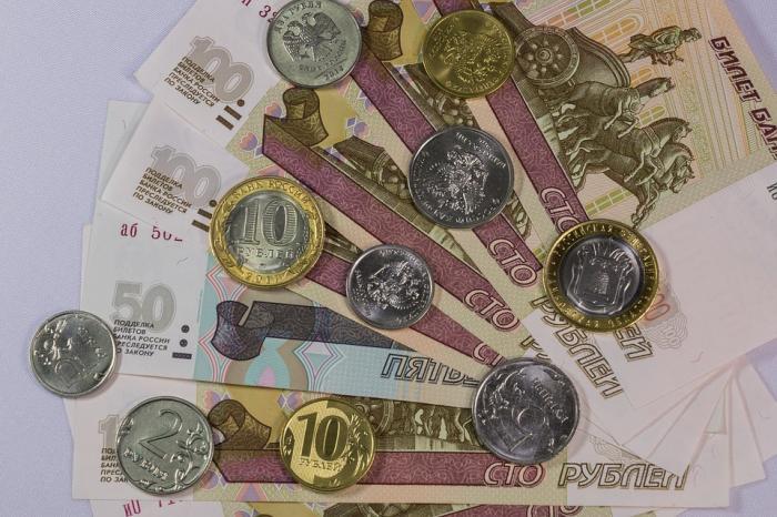 Рубль перед выходными подорожал. Курс валют на 25 июня