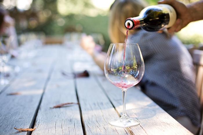 Украинцы стали больше пить вина. Напиток из какой страны везут активнее всего