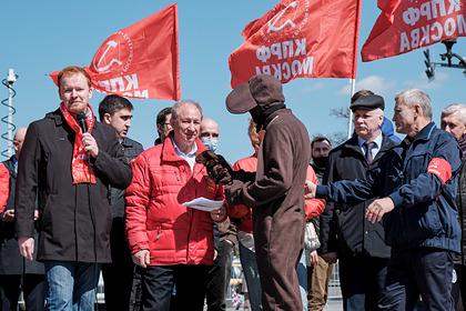 На митинге противников вакцинации в Москве избили «Чебурашку»