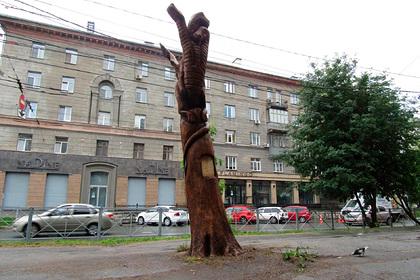 В российском городе появился памятник Змею Горынычу