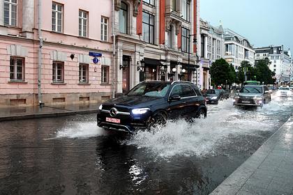 Синоптик сравнил московский «суперливень» и устроившие потоп в Крыму дожди