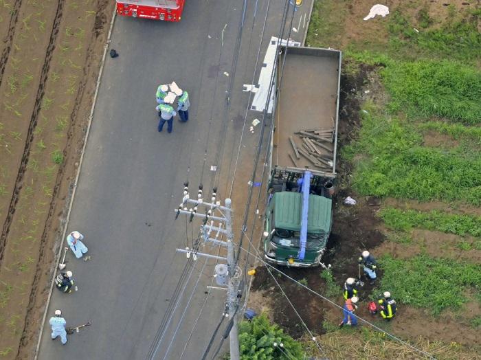 В Японии пьяный водитель грузовика влетел в группу школьников, есть погибшие