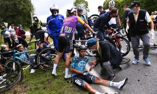 На старте четвёртого этапа «Тур де Франс» с участием «Астаны» гонщики провели акцию протеста