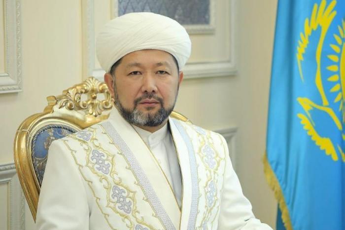 Верховный муфтий привился казахстанской вакциной от коронавируса