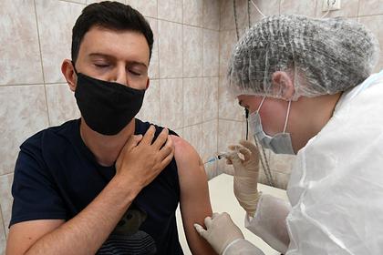 Россиянам объяснили необходимость носить маску после вакцинации