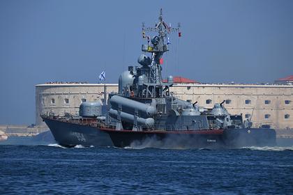 Российские корабли направились на помощь украинскому судну
