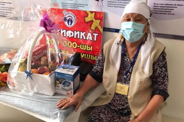 83-летняя жительница Жамбылской области стала 200-тысячной вакцинировавшейся