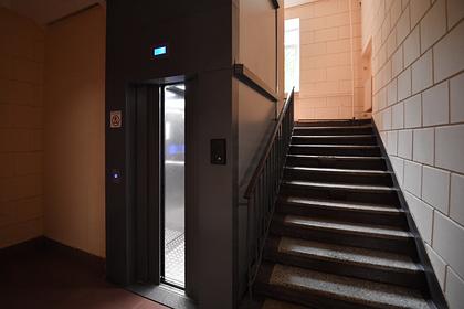 Просидевшего в застрявшем лифте 17 часов россиянина назвали «неадекватным»